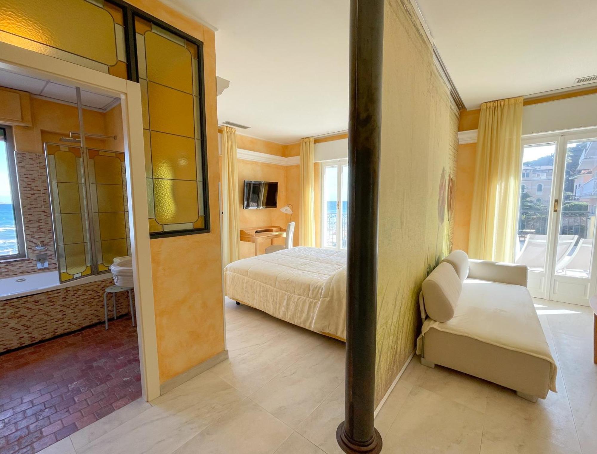 Jasmin Charme Hotel Diano Marina Exterior foto