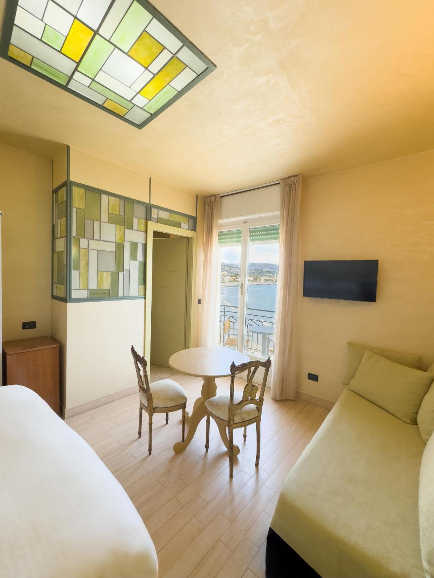 Jasmin Charme Hotel Diano Marina Exterior foto