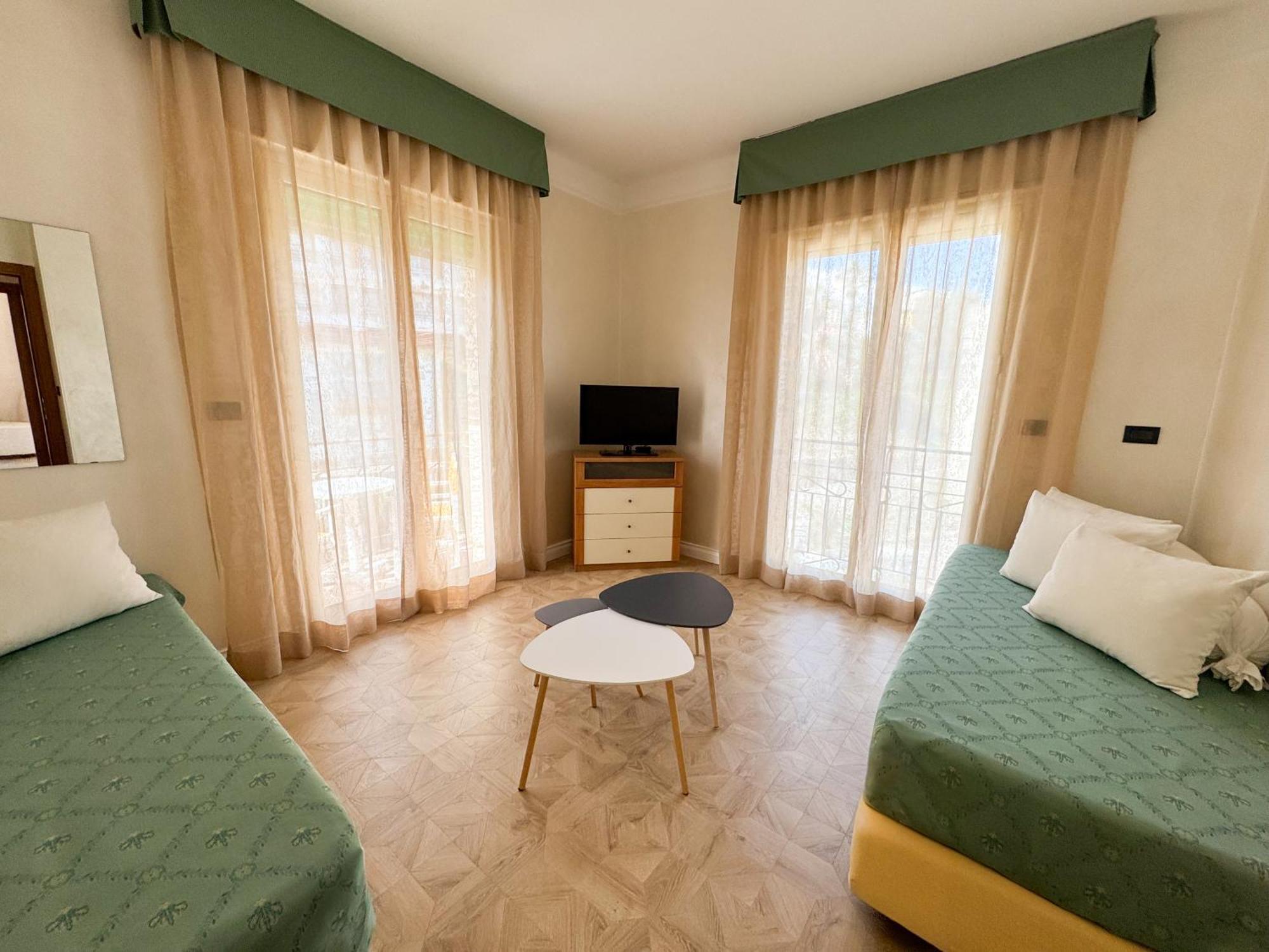 Jasmin Charme Hotel Diano Marina Exterior foto
